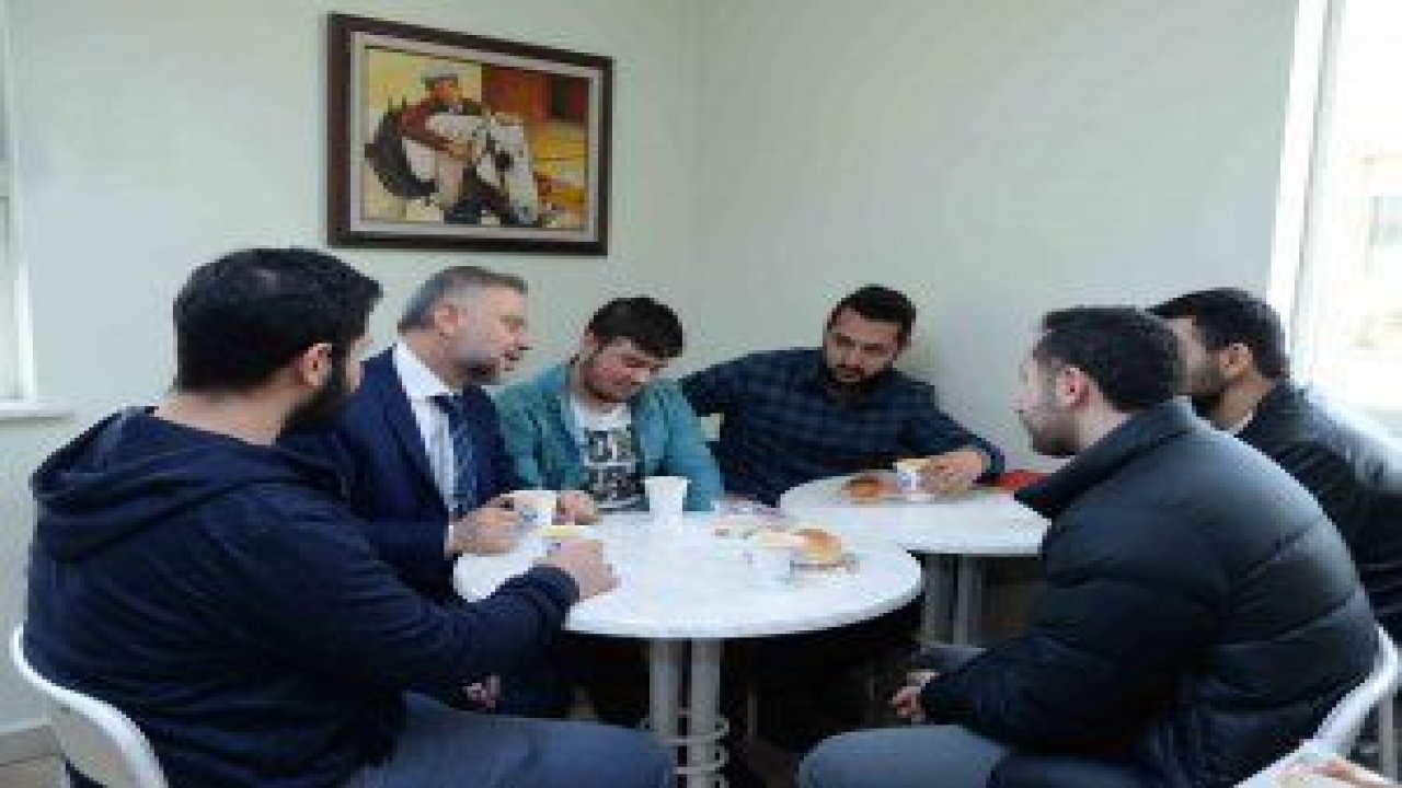 Kahramankazan Belediye Başkanı Lokman Ertürk, Başkent Üniversitesi öğrencileriyle bir araya geldi