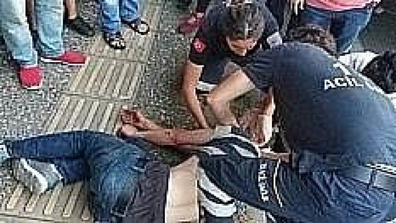 Samsun’da sokak ortasında sopalı saldırıda kanlar içinde kalıp bayıldı