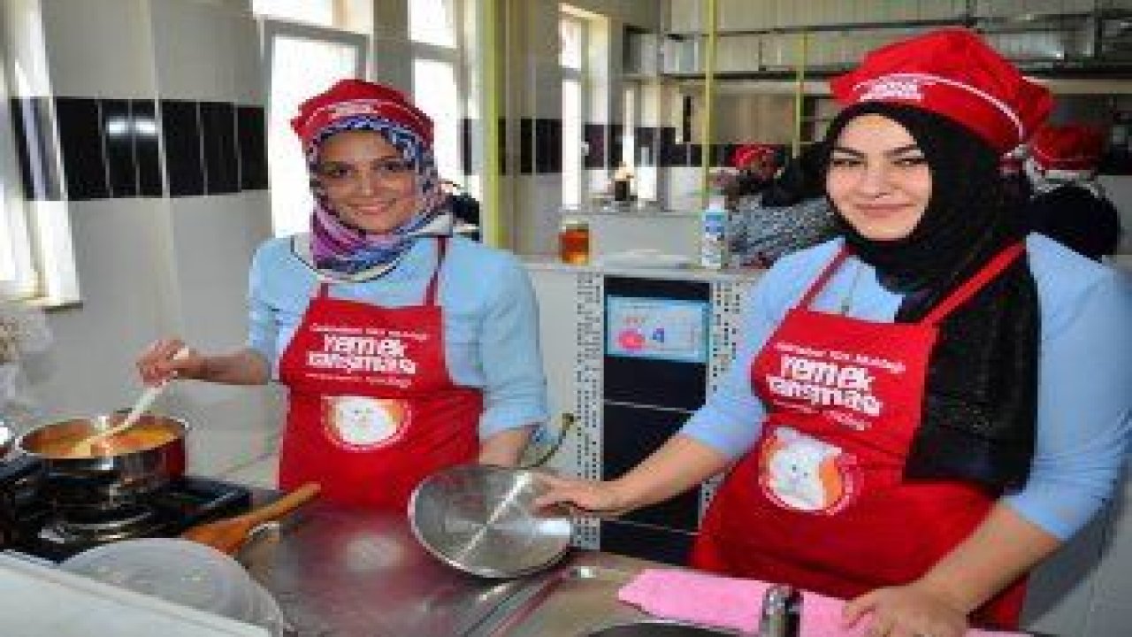 Pursaklar'da Ev hanımlarına yönelik ödüllü yemek yarışmasının bu yıl ikincisi yapıldı
