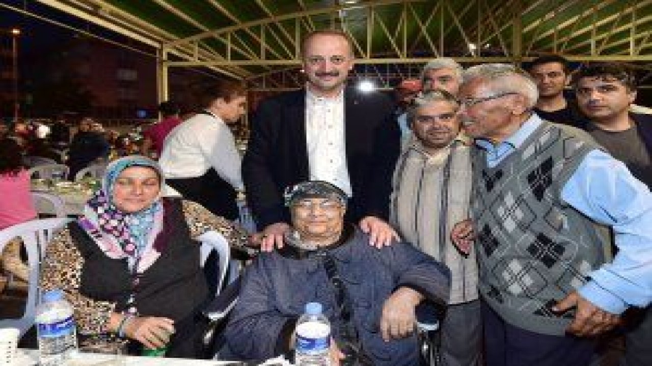 Mamak  “Mahallede İftar Var” etkinliğinin bu kez adresi Emine Rasim Özkaya İlköğretim Okulu ve Gülveren Kapalı Pazar Alanı oldu