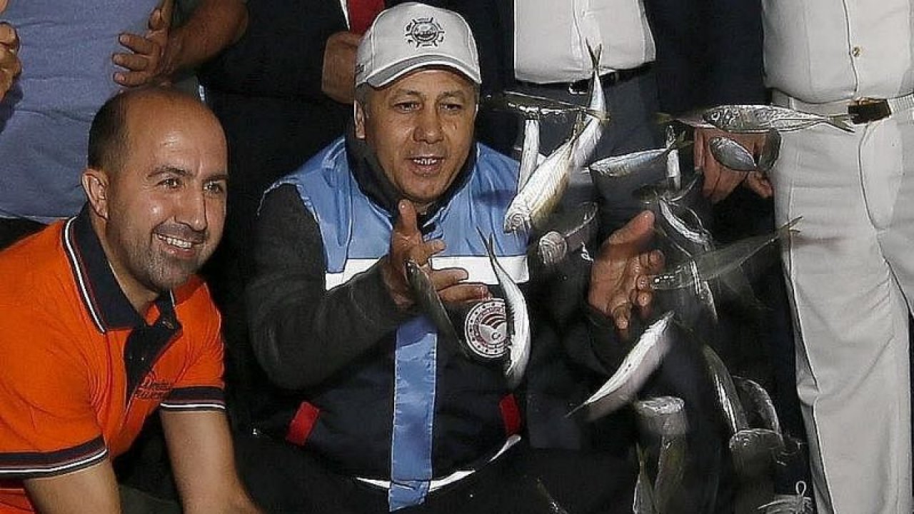 İstanbul Valisi Yerlikaya, balıkçıları karşıladı