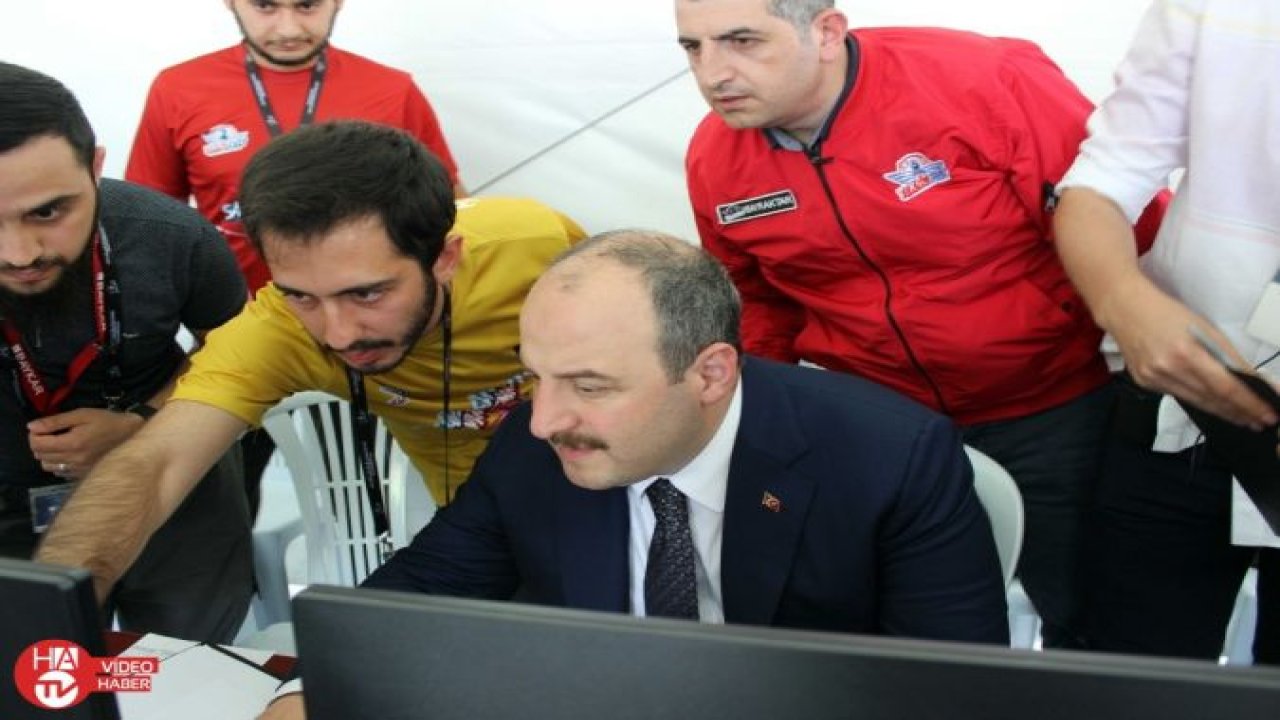 Bakan Varank, Savaşan İHA yarışmacılarını ziyaret etti