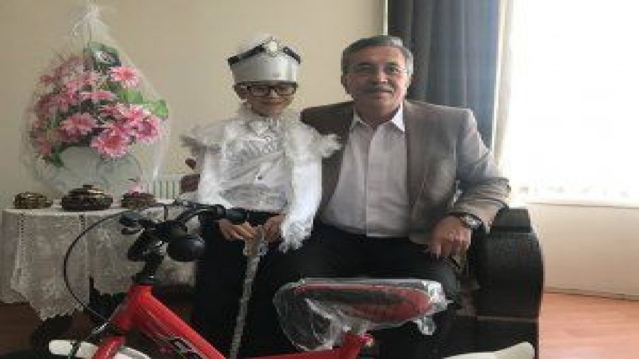 Ankara Büyükşehir Belediyesi tarafından 2017’de sünnet ettirilen çocuklardan Pursaklar’da ikamet edenleri Başkan Çetin ziyaret ediyor