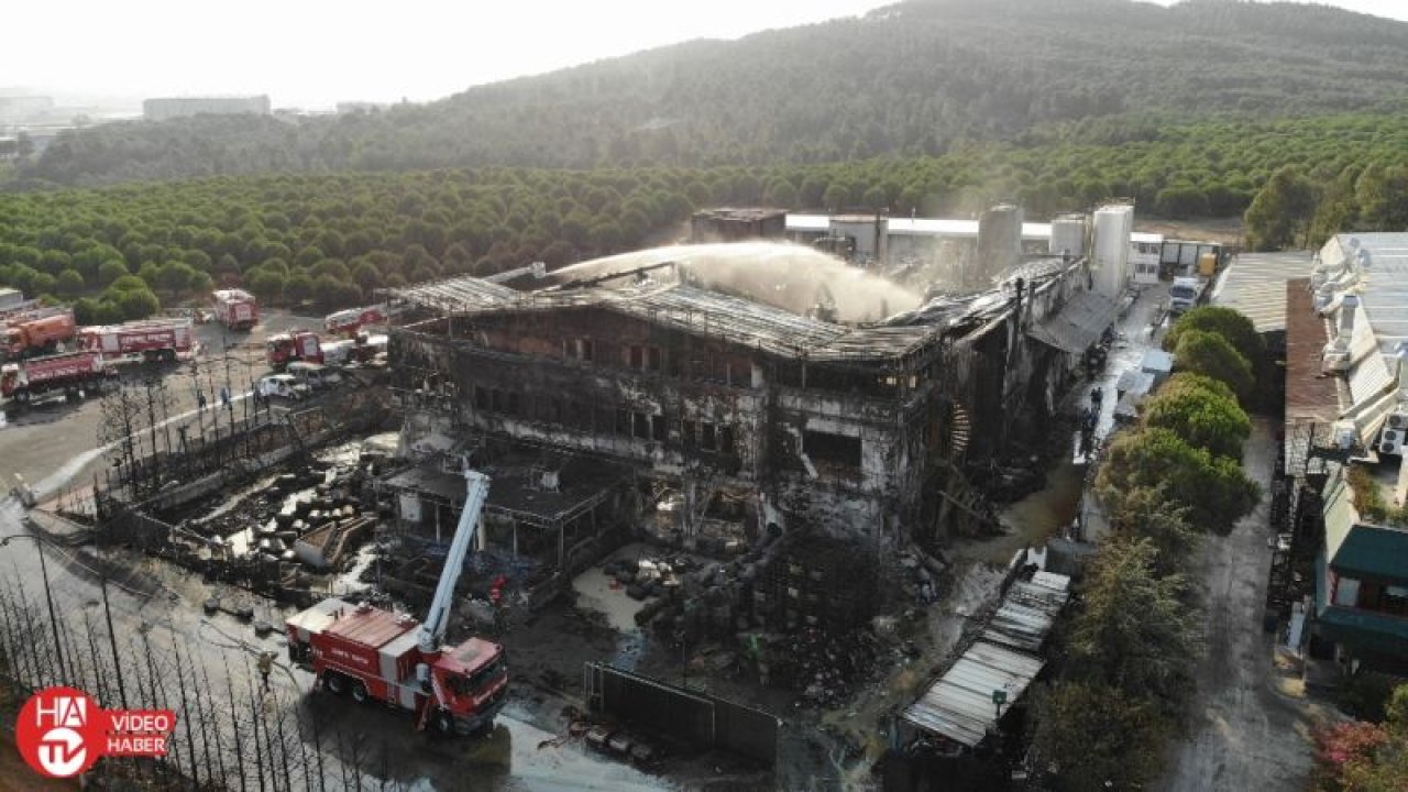 Tuzla’da yanan fabrikadaki hasar havadan görüntülendi