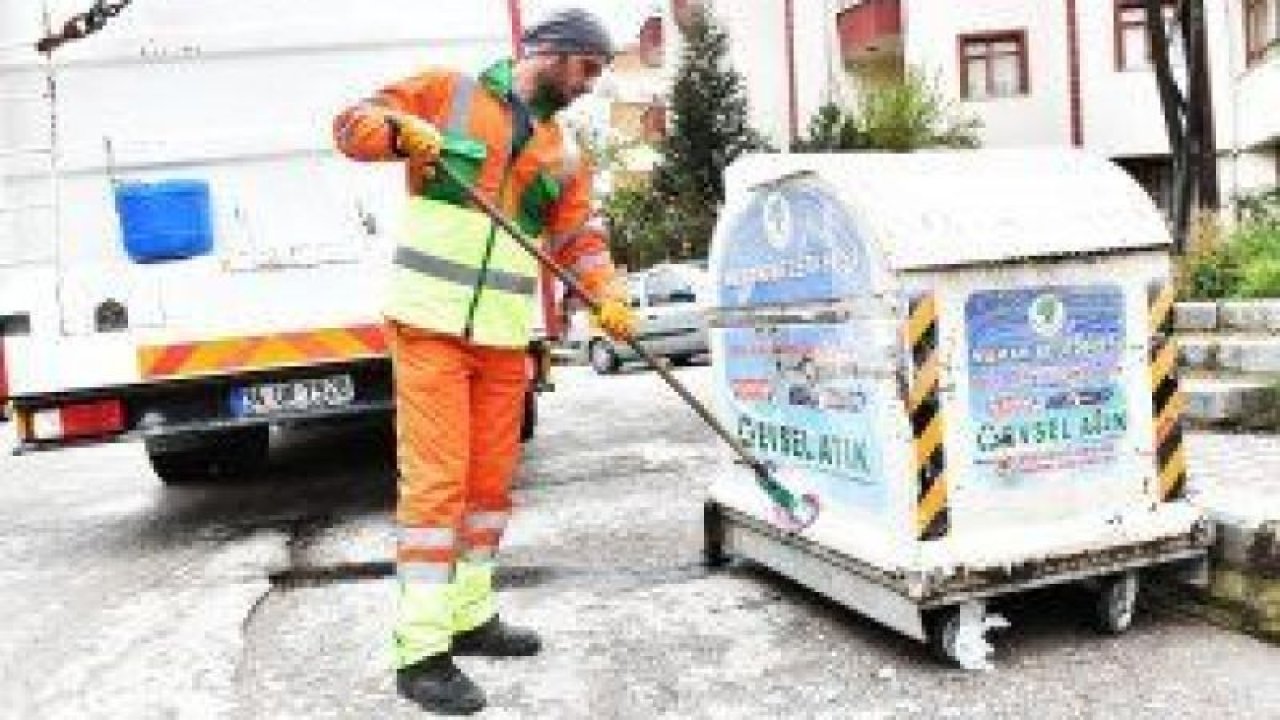 Mamak Belediyesi, 7/24 çöp konteynerleri yıkayarak dezenfekte ediyor