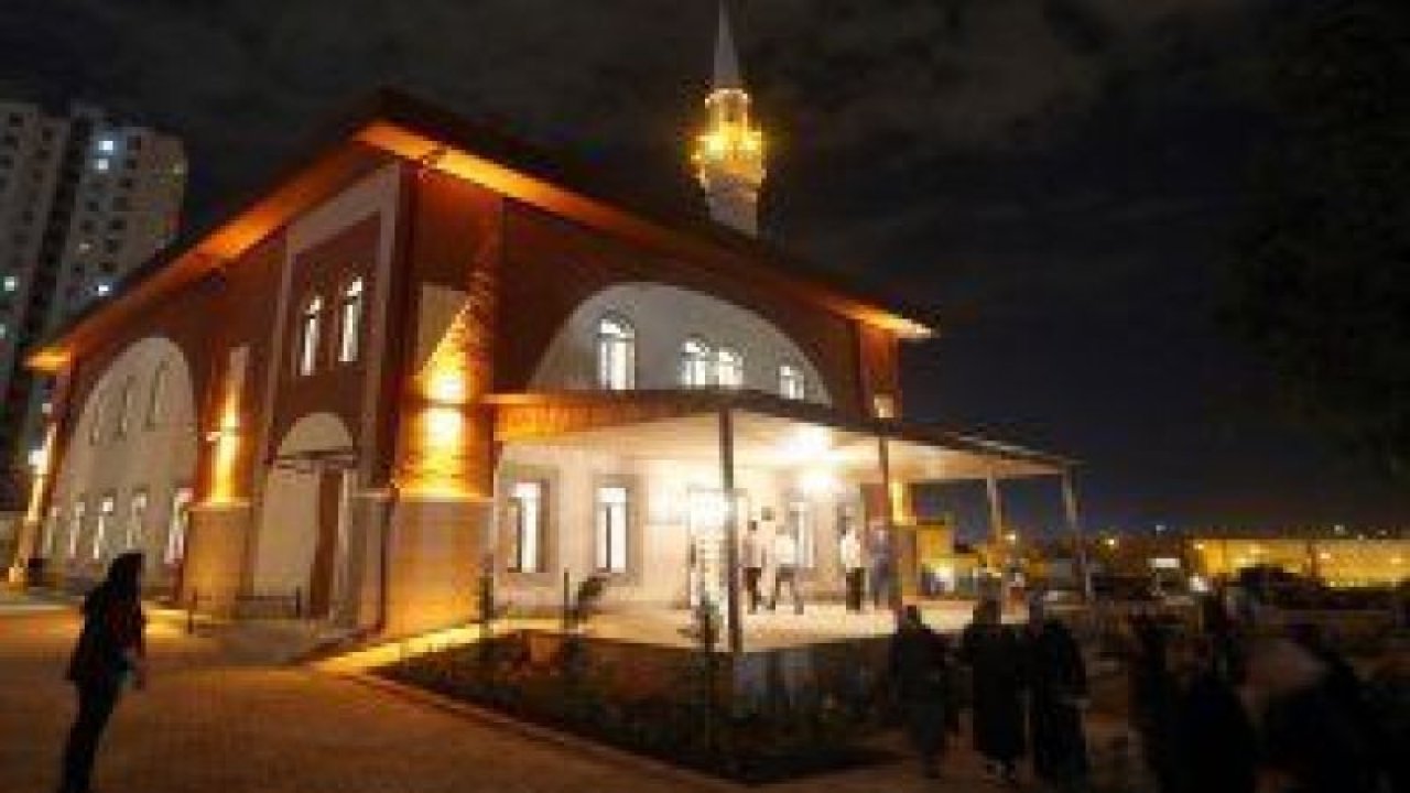 Yenimahalle'de bulunan Mehmet Akif Ersoy Camii Ramazan’a kapısını açtı