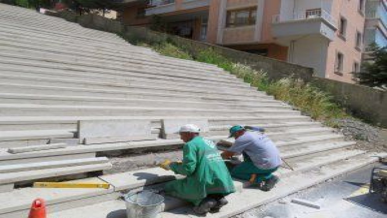 Çankaya Belediyesi, merdivenli yol yapımına devam ediyor