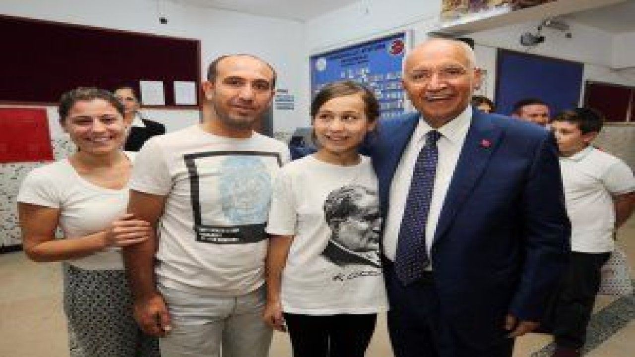 Başkan Yaşar, 2017-2018 eğitim-öğretim yılının ilk haftasında ilçe okullarını tek tek ziyaret etti