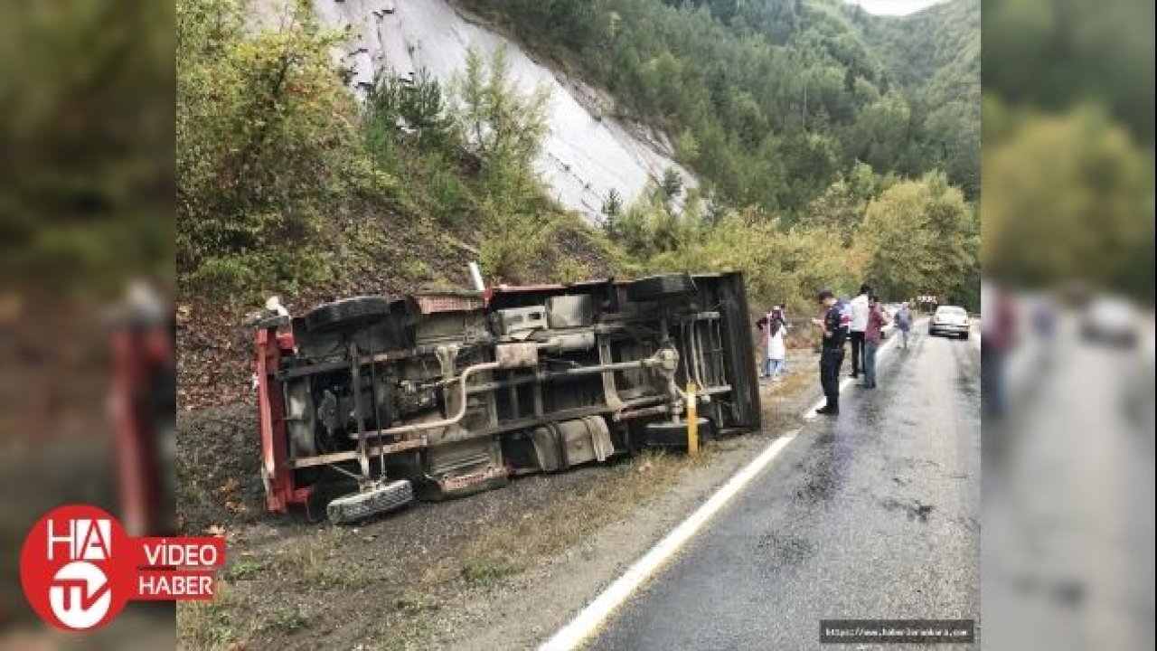 Kastamonu'da kamyonet devrildi: 4 yaralı