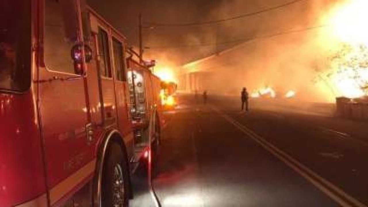 California'nın güneyindeki yangında 3 kişi öldü