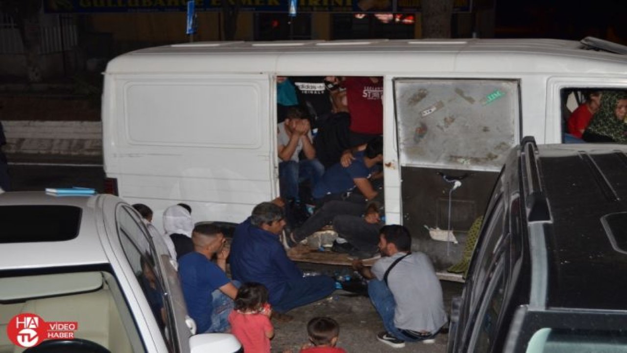 ’Dur’ ihtarına uymayan minibüsten göçmenler çıktı
