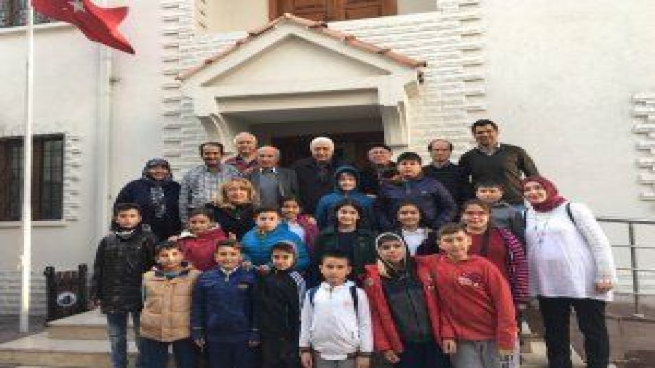 Aydınlıkevler Abdürrahim Karakoç Gençlik Merkezi öğrencileri, Aktif Yaşam Merkezi üyeleriyle bir araya geldi