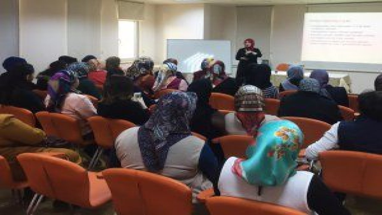 Pursaklar Belediyesi Hüma Sultan Hanım Evinde düzenlenen seminerde öfke kontrolü masaya yatırıldı
