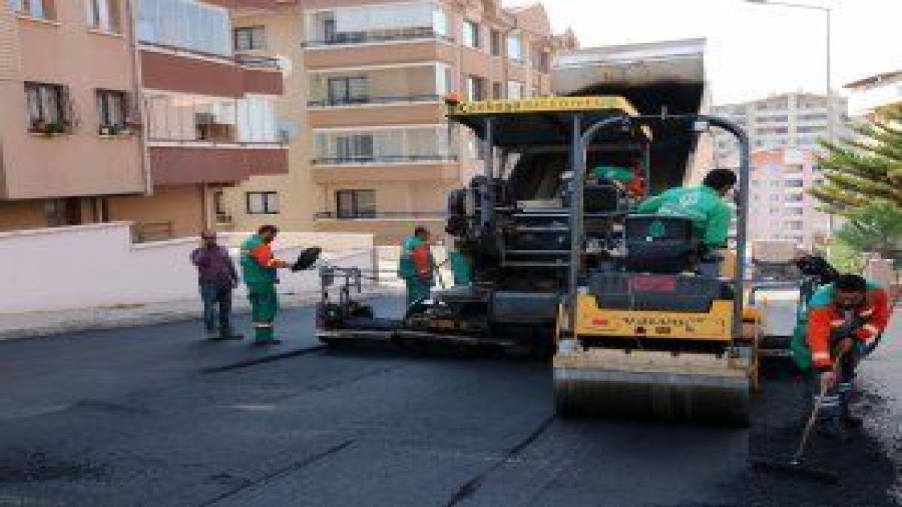 Çankaya Belediyesi kış ayının yaklaşmasıyla birlikte asfalt çalışmalarını hızlandırdı