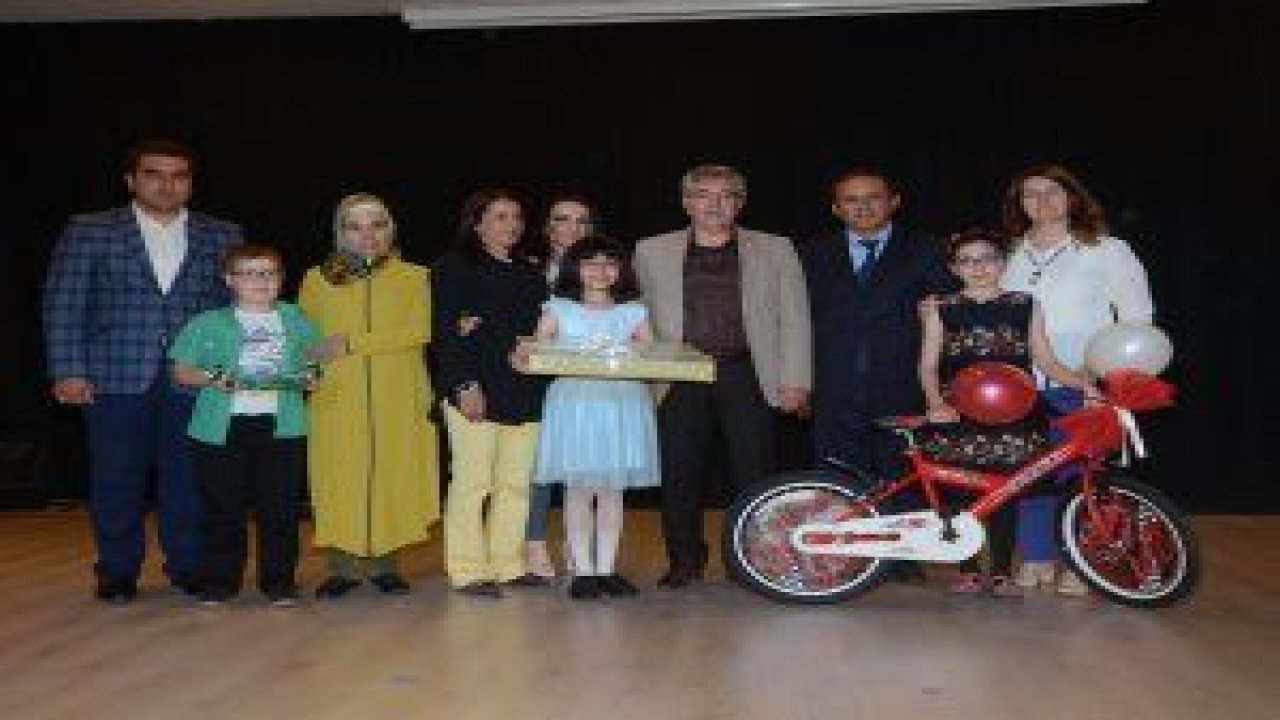 “4. Pursaklar Kitap Okuyor” projesi kapsamında 20 bin kişi kitap okuyup sınava girdi