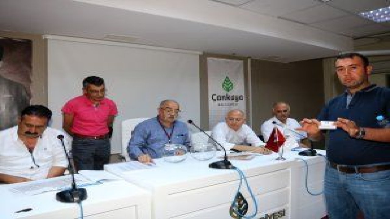 Mühye’de kuracağı kurban satış çadırlarının yerlerini, noter huzurunda çekilen kurayla belirledi