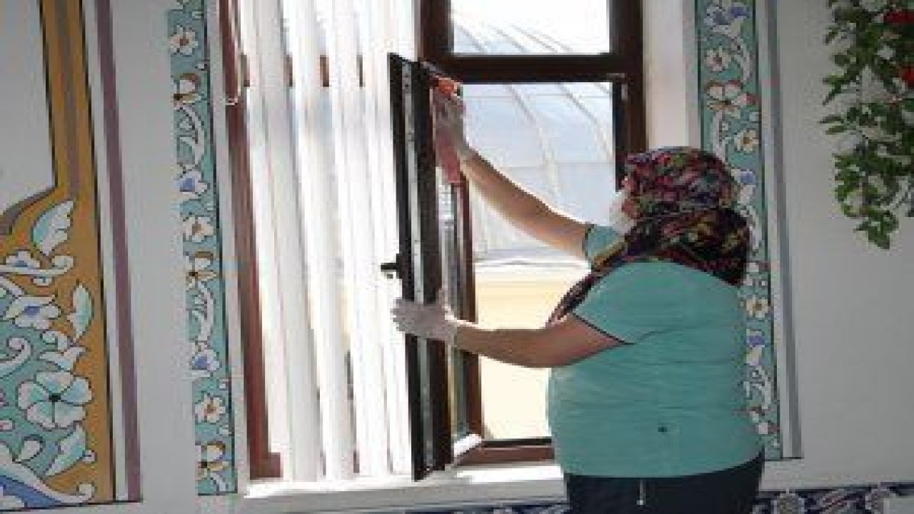 Beypazarı'nda ibadethanelerde temizlik çalışmaları son hız devam ediyor