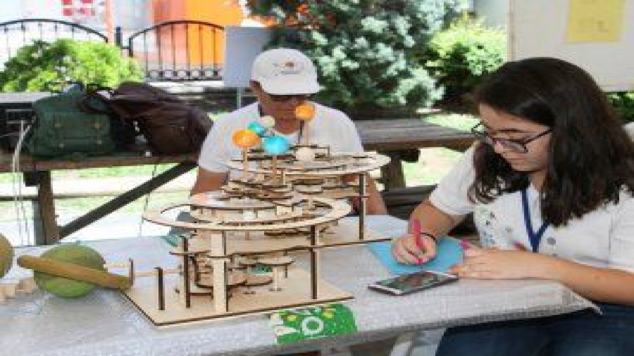 Ankara Üniversitesi Astronomi ve Uzay Bilimleri Bölüm Başkanlığı Beypazarı'nda ‘’Yaşayan Bilim’’ projesini düzenledi