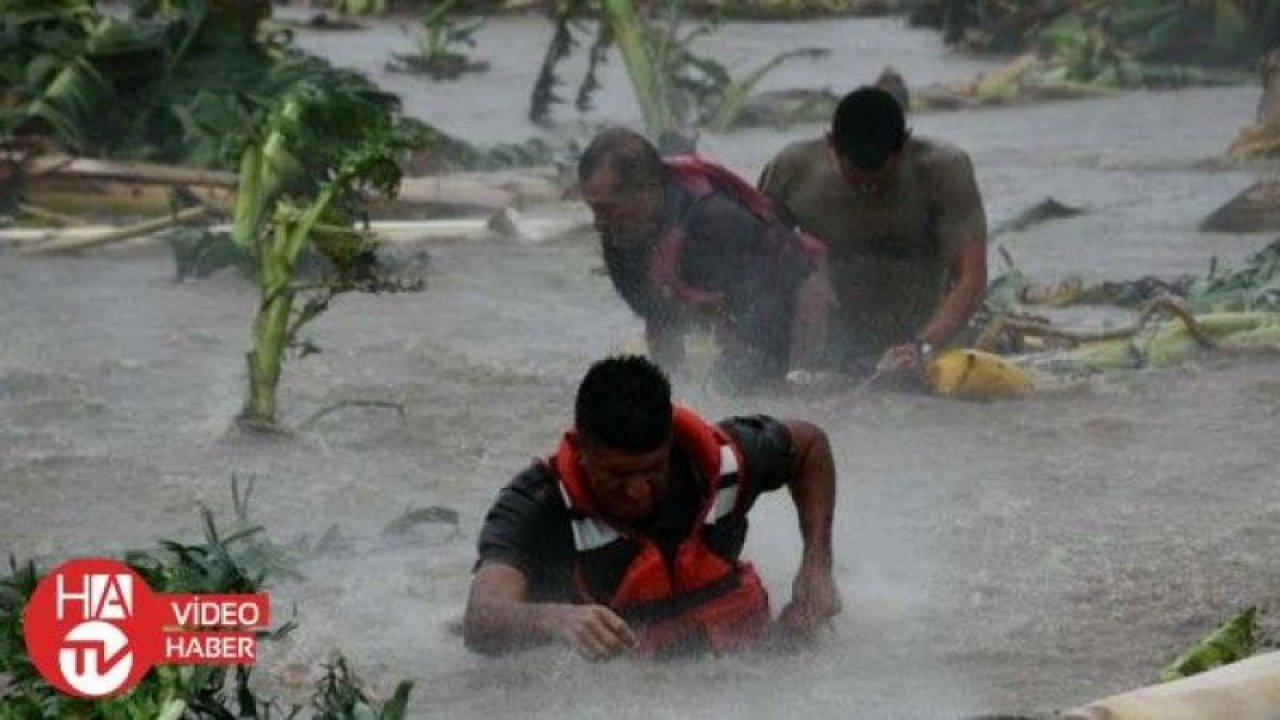 Tropikal fırtına ’Narda’ Meksika’yı vurdu: 2 ölü