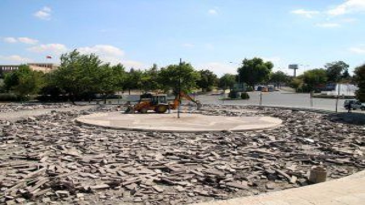 Çankaya Belediyesi, aslına uygun şekilde Anıtpark’ta yenileme çalışmaları başlattı