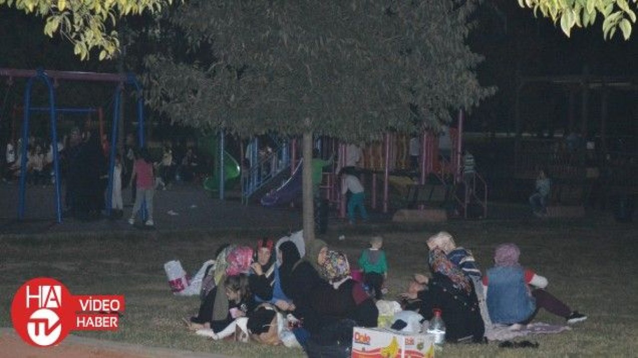 İstanbullular geceyi parklarda geçirdi