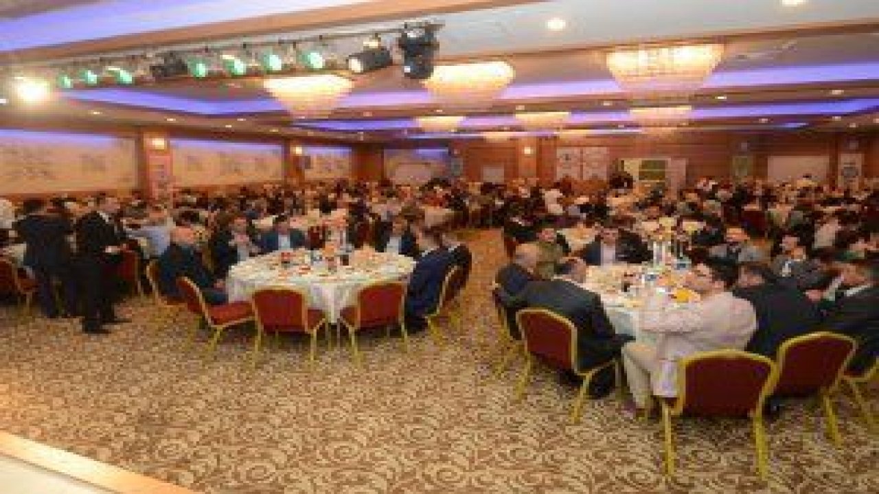 Pursaklar Belediyesi Abdurrahim Karakoç Kültür ve Kongre Merkezinde düzenlenen iftar yemeğine yoğun ilgi vardı