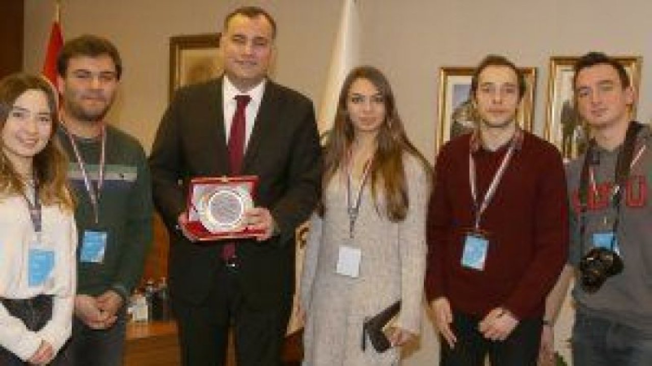Başkan Taşdelen Avrupa Teknoloji Öğrencilerini makamında ağırladı