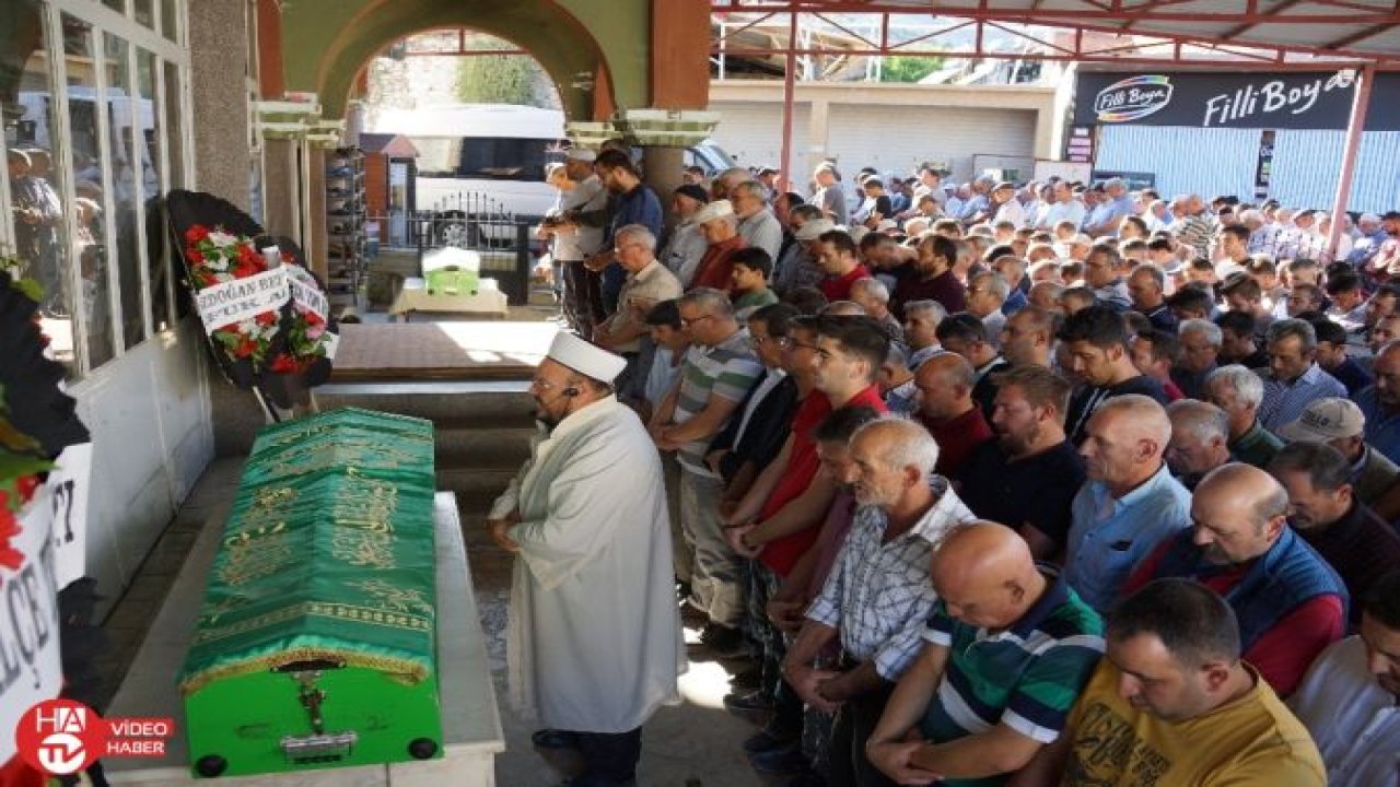 Trafik kazasında ölen emekli müdür ve eşi son yolculuklarına uğurlandı