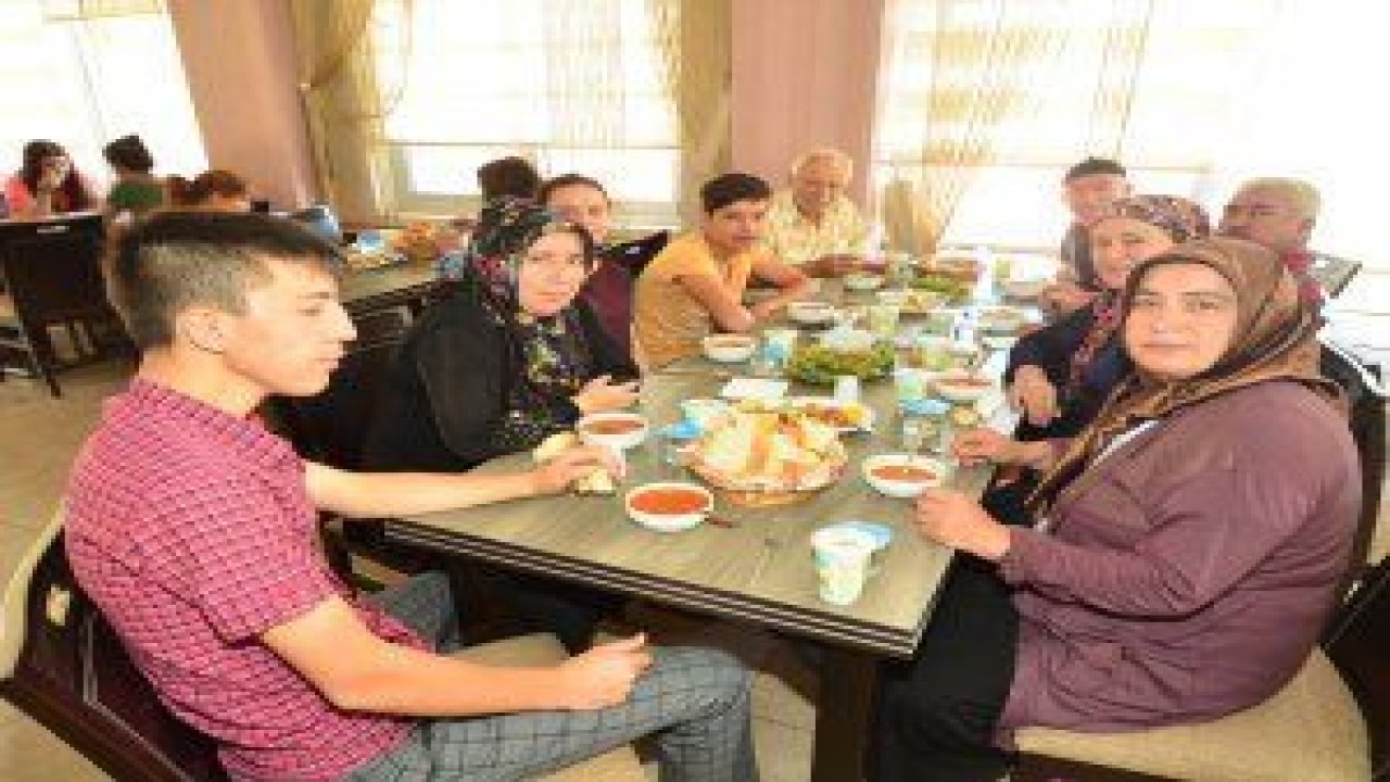 Dedeler Neneler İkinci Bahar Koşusu bu yıl da Pursaklar’da gerçekleştirildi. Kazananlar kaplıca tatili kazandı.