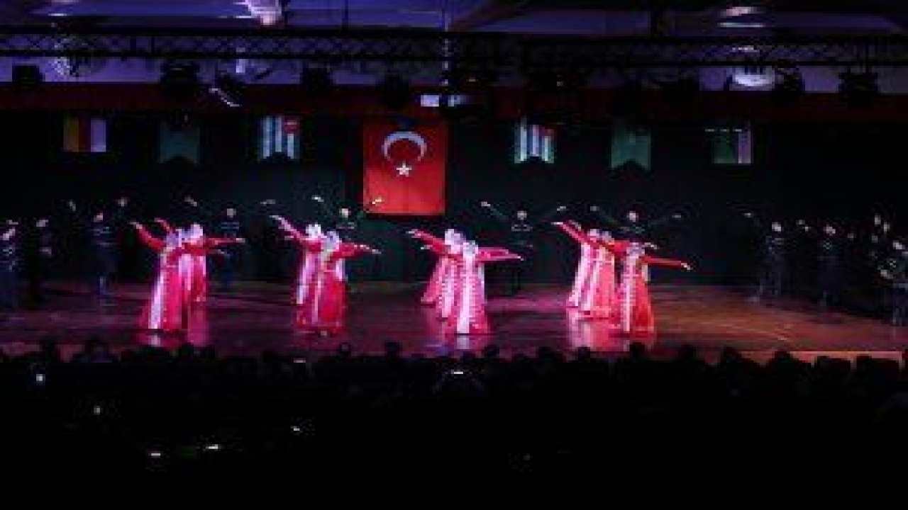 Çerkes Derneği Elbruz Halk Dansları Topluluğu Yenimahalle'de muhteşem bir performans sergiledi