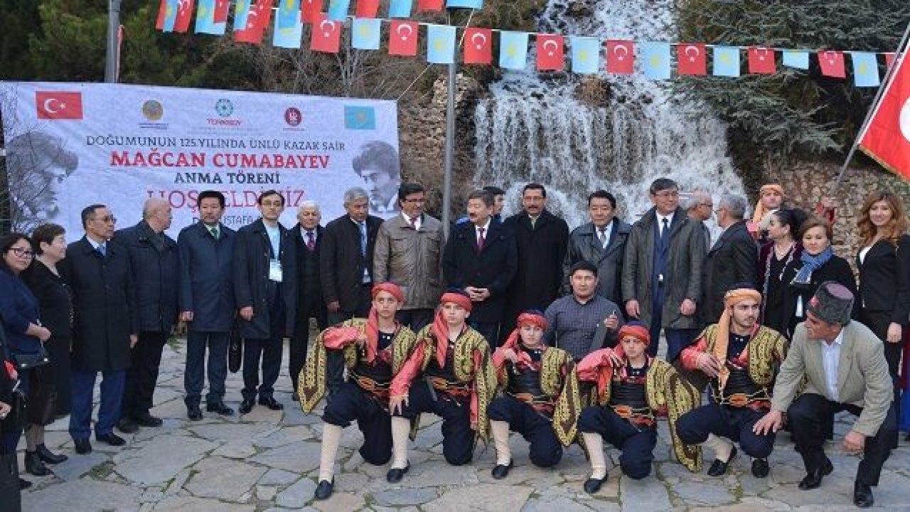 Kazak şair Mağcan Cumabayev adına Keçiören Belediyesi tarafından yapılan anıt törenle açıldı