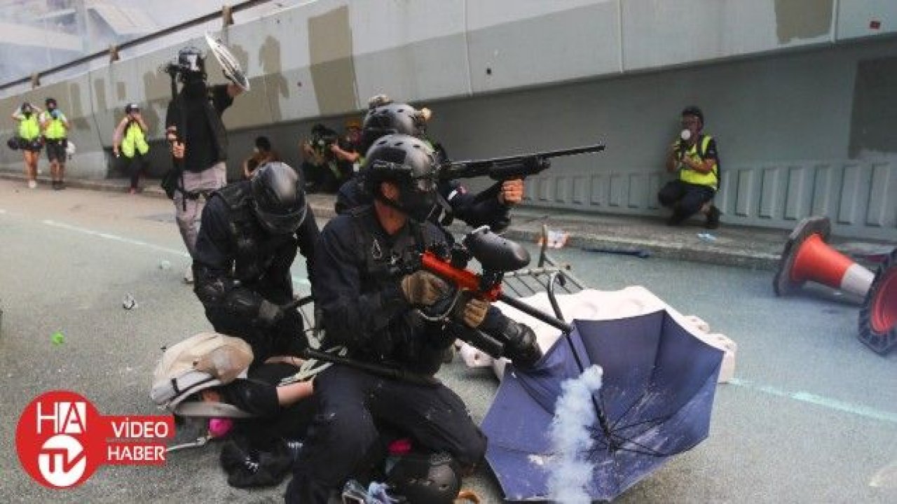 Hong Kong’da polisten göstericilere plastik mermili müdahale