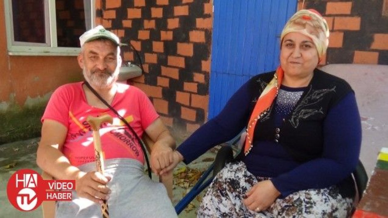 Depremde evinde çatlaklar oluşan engelli çift sokakta kaldı