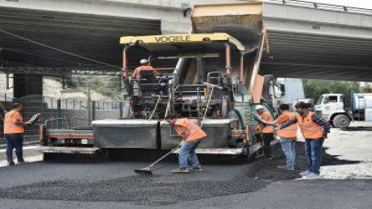 Mamak Belediyesi, asfaltlama çalışmalarını ilçe genelinde tüm hızıyla sürdürüyor
