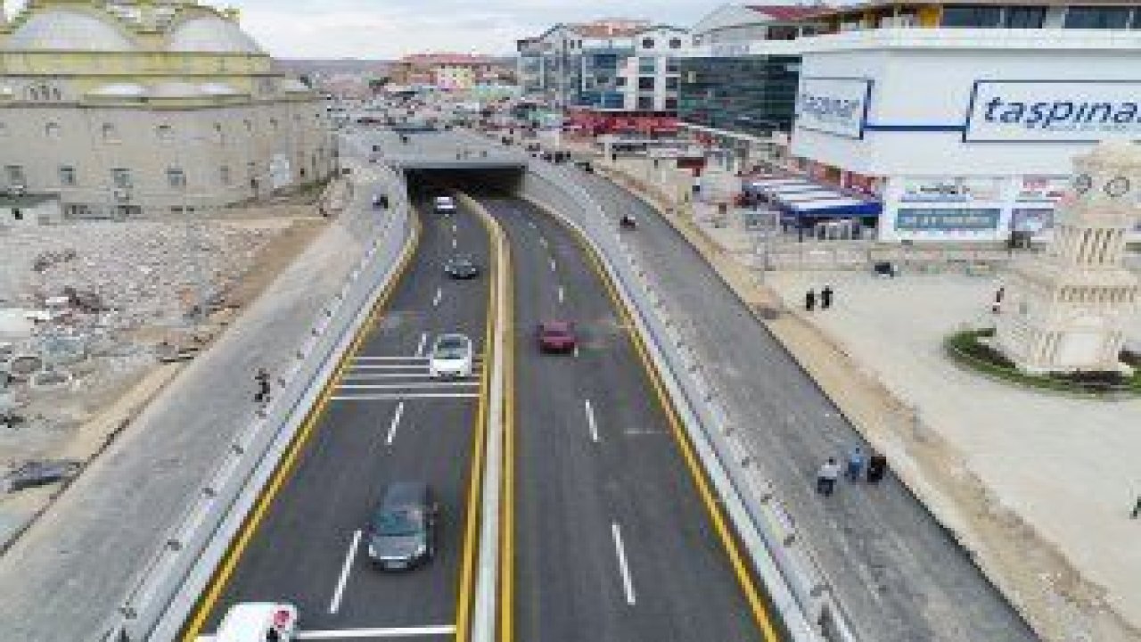 Bostancık ve Karapürçek caddelerinde trafik akışı yeni alt geçit sayesinde kesintisiz hale geldi