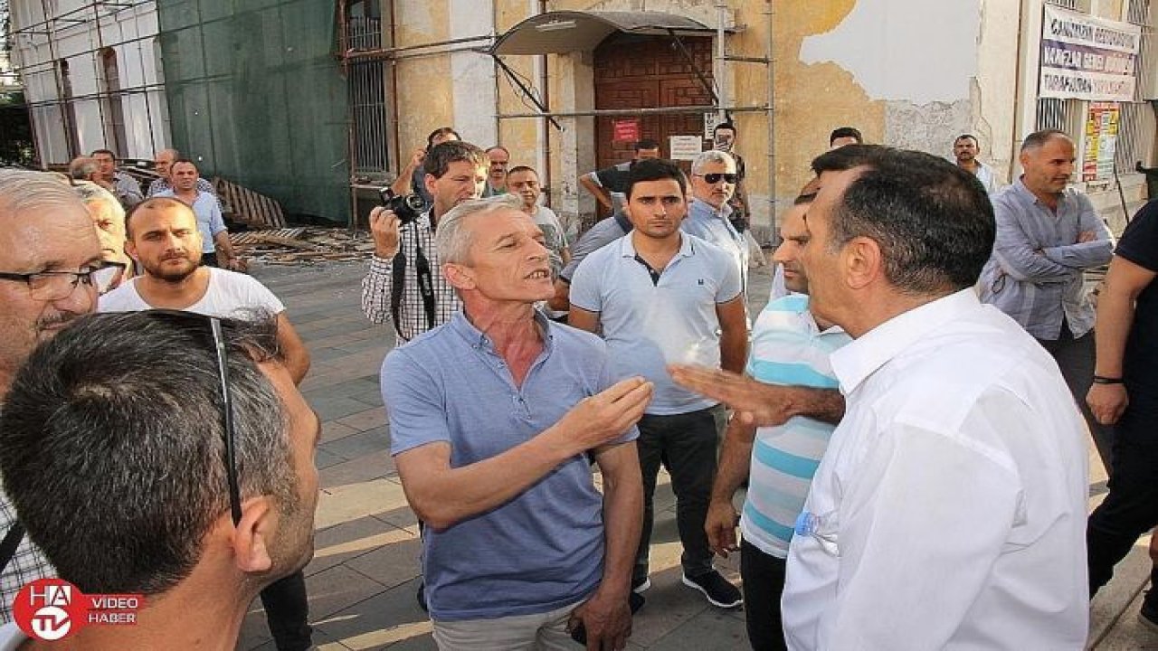 Ahmet Davutoğlu Sakarya’da protesto edildi