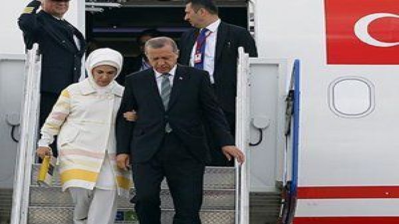 Cumhurbaşkanı Recep Tayyip Erdoğan, Rusya'nın Soçi kentindeki resmi temaslarını tamamlayarak yurda döndü