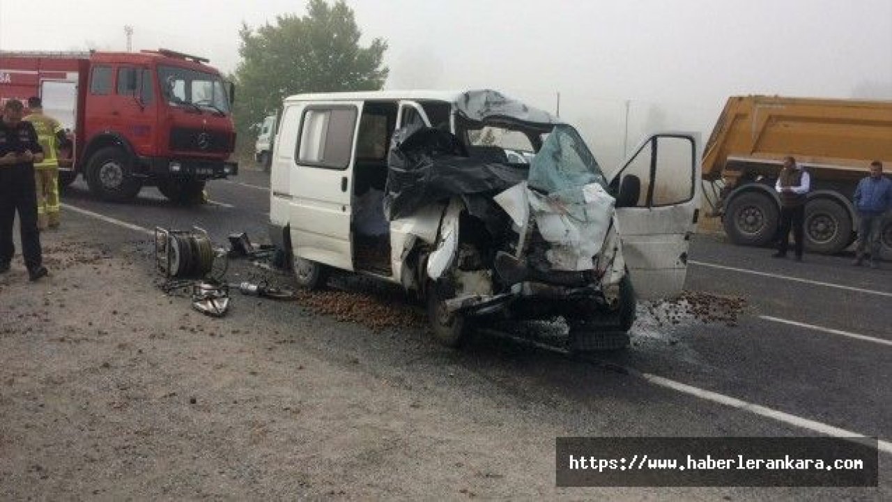 Bursa'da minibüs ile tır çarpıştı: 1 ölü, 2 yaralı