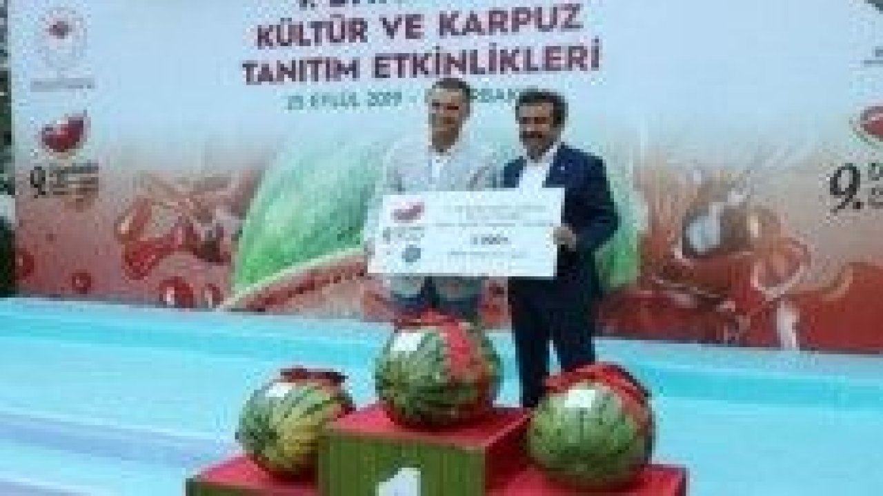 Diyarbakır 9. Karpuz Festivali’nde 49 kiloluk karpuz şaşırttı