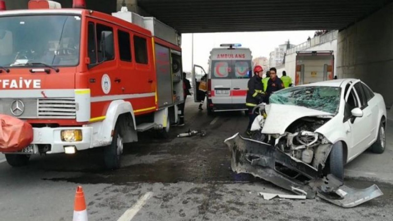 Kontrolden çıkan otomobil önce araca, sonra duvara çarptı: 1 ölü, 1 yaralı