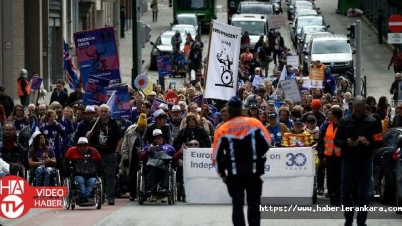 Brüksel'de engelli hakları için yürüyüş