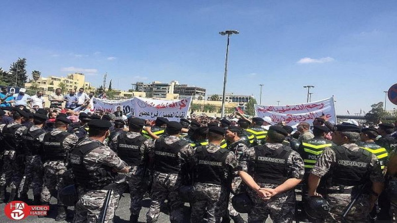 Ürdün’de öğretmenlerden protesto