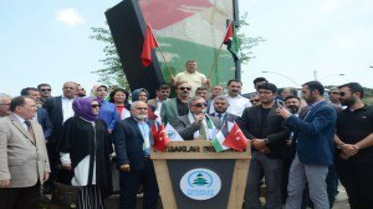 Filistin Özgürlük Anıtı önünde toplanan yüzlerce Pursaklı vatandaş ABD ve İsrail’i lanetledi