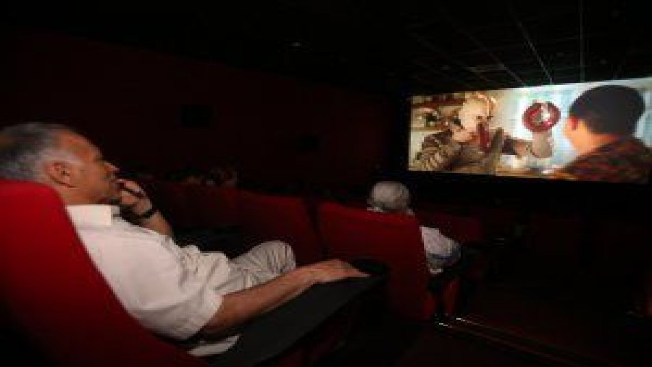 Yenimahalle Belediyesi, YENİMEK (Meslek Edindirme ve Hobi Kursları) kursiyerlerini sinema ile buluşturmaya devam ediyor