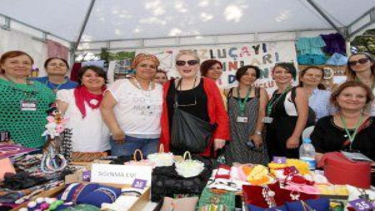 Çankaya Belediyesi Ahlatlıbel Atatürk Parkı’nda gerçekleştirilen 2. Kadın Emeği Festivali yoğun ilgi gördü