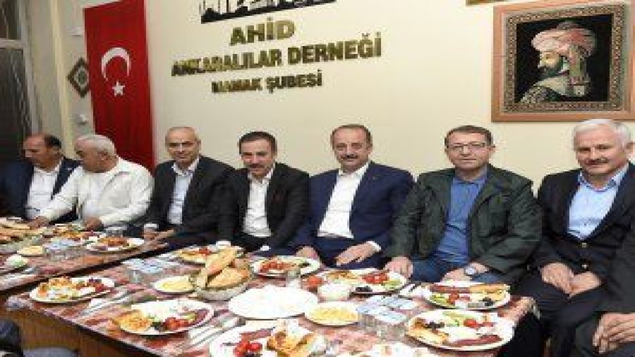 Ankaralılar ve Ankara'ya Hizmet Edenler Derneği (AHİD) Mamak Şubesi sahur programı düzenledi
