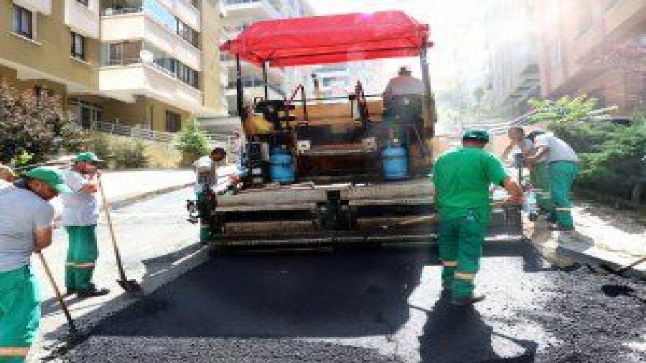 Asfalt sezonuna hızlı bir giriş yaparak çalışmalarına başlayan Çankaya Belediyesi ekiplerini sıcak hava da durduramıyor