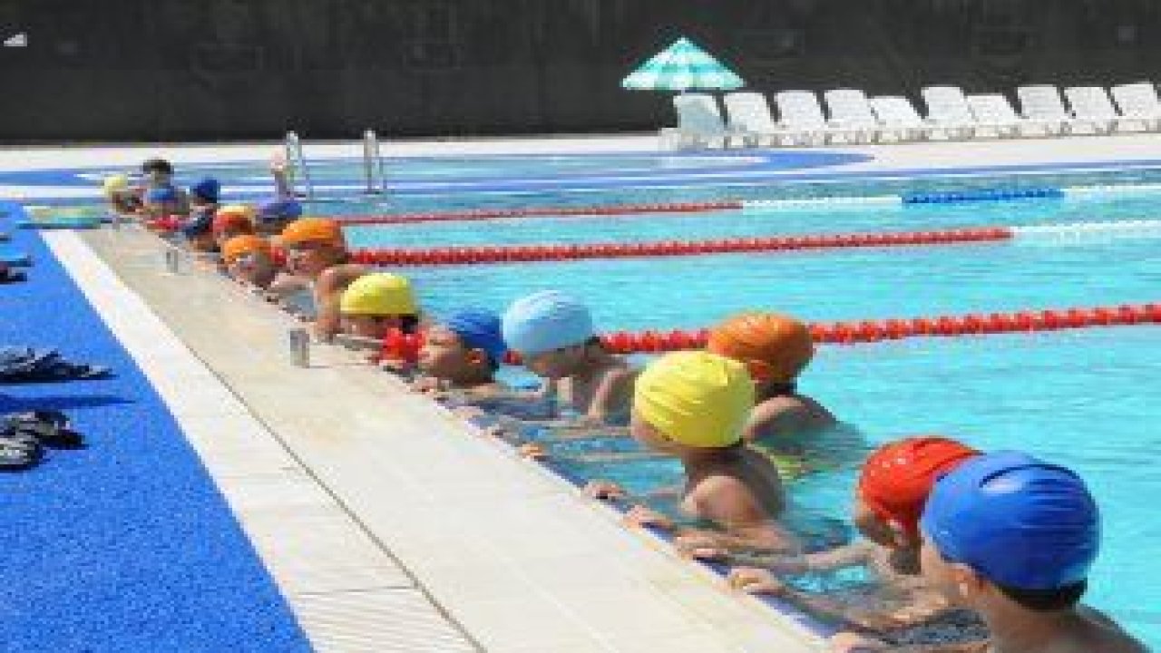 Keçiören yüzme havuzları yaz sıcaklarından bunalan vatandaşların imdadına yetişti