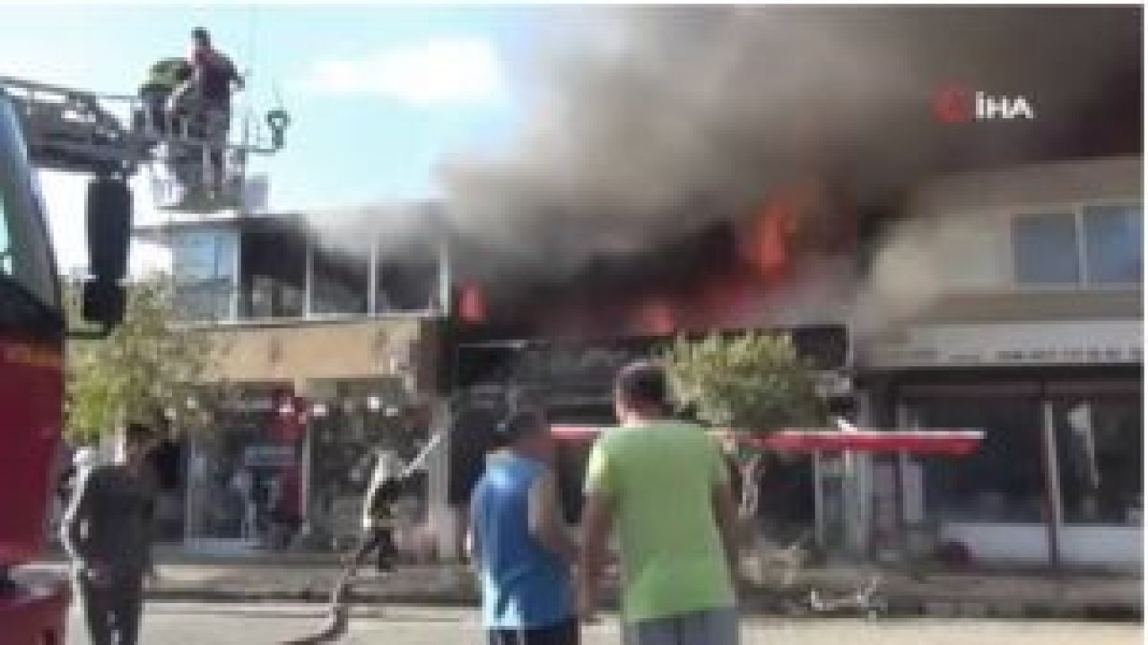 Fethiye’de döşeme dükkanında çıkan yangın korkuttu