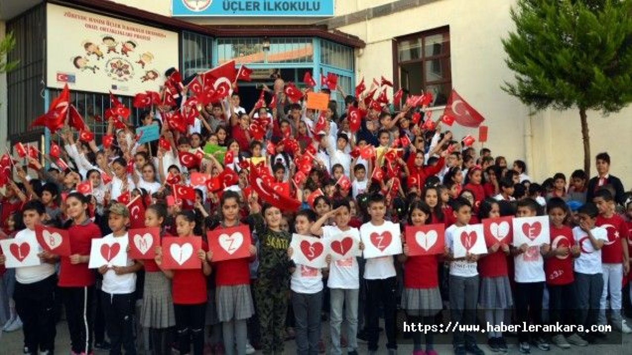 Barış Pınarı Harekatı'na öğrencilerden destek